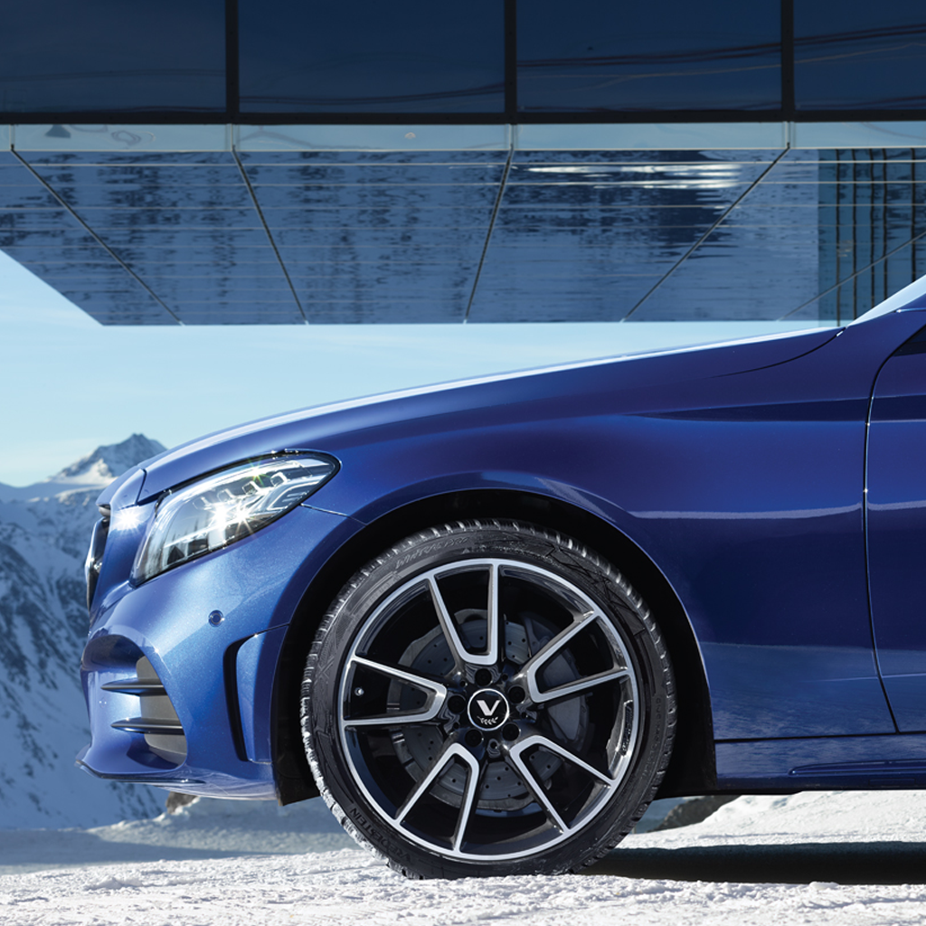 Kort bremselængde på våde veje